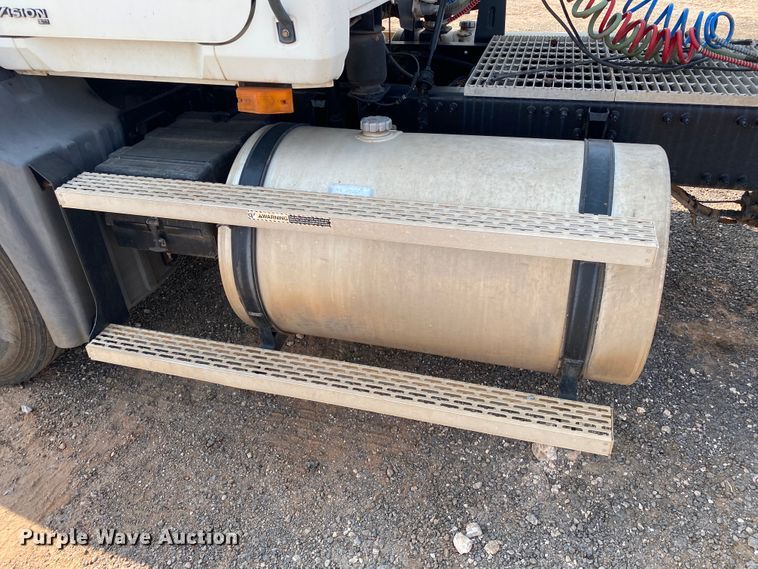 image for item HB9031 2005 Mack CXN613  semi truck