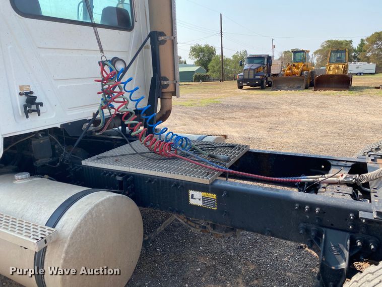 image for item HB9031 2005 Mack CXN613  semi truck