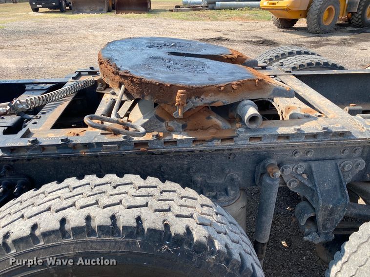 image for item HB9031 2005 Mack CXN613  semi truck