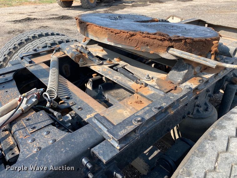 image for item HB9031 2005 Mack CXN613  semi truck