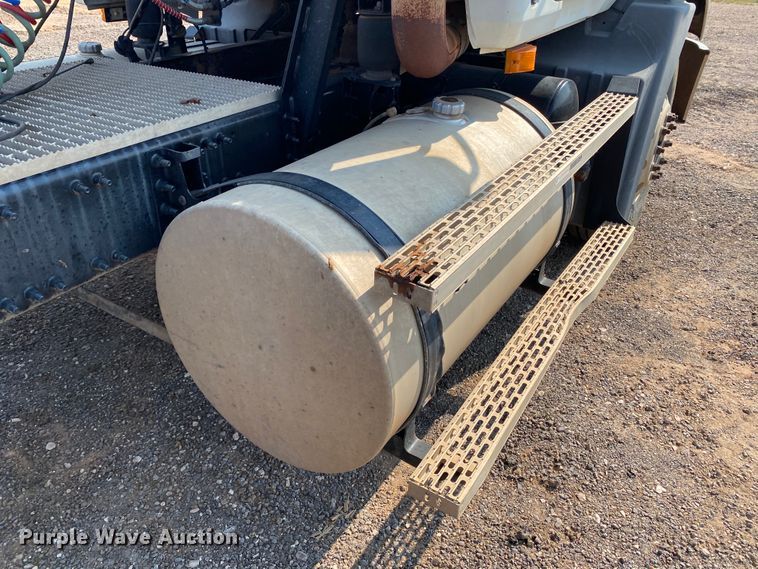 image for item HB9031 2005 Mack CXN613  semi truck