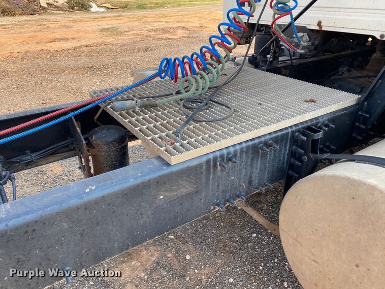 image for item HB9031 2005 Mack CXN613  semi truck