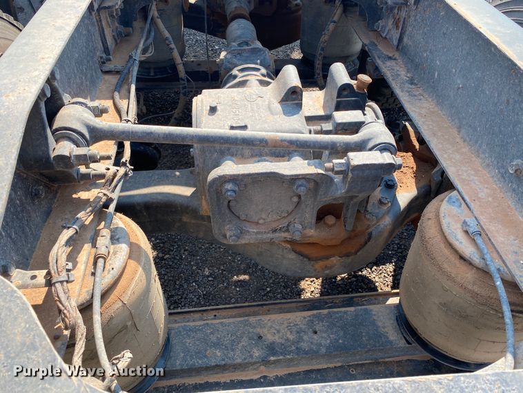 image for item HB9031 2005 Mack CXN613  semi truck