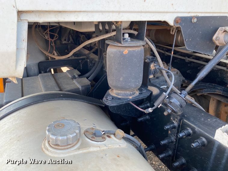 image for item HB9031 2005 Mack CXN613  semi truck