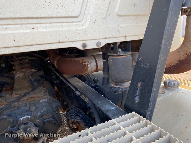 image for item HB9031 2005 Mack CXN613  semi truck