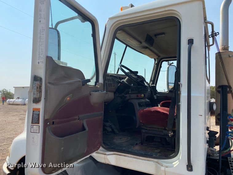 image for item HB9031 2005 Mack CXN613  semi truck