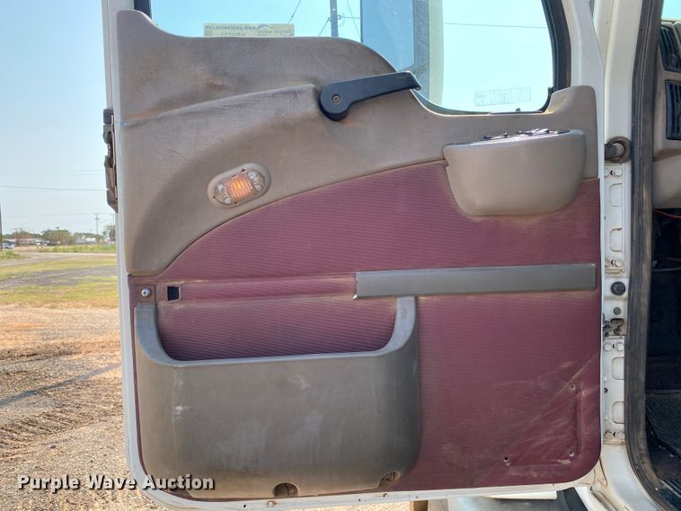 image for item HB9031 2005 Mack CXN613  semi truck