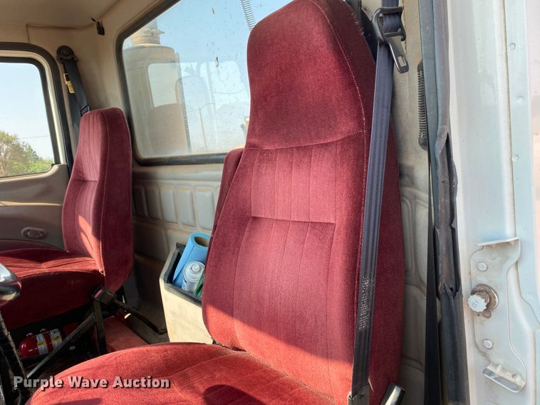 image for item HB9031 2005 Mack CXN613  semi truck