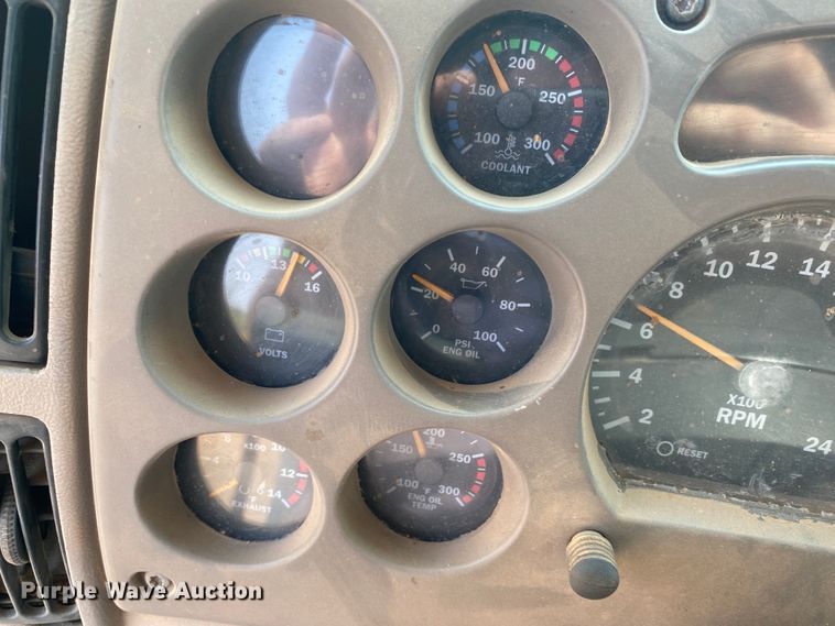 image for item HB9031 2005 Mack CXN613  semi truck