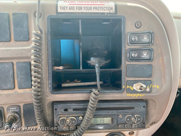 image for item HB9031 2005 Mack CXN613  semi truck