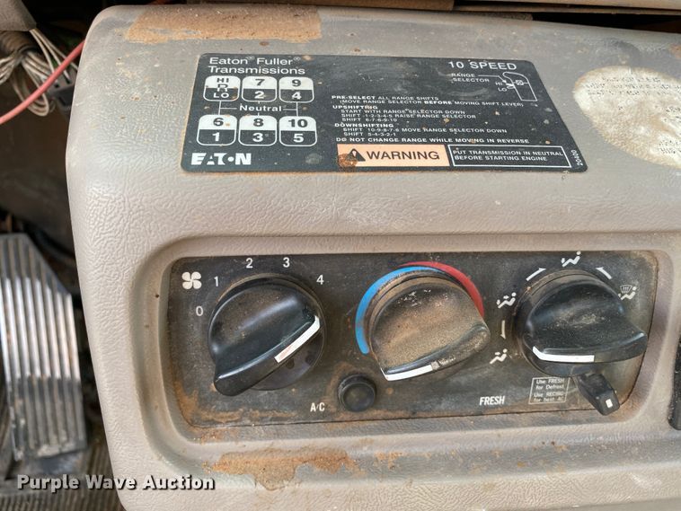 image for item HB9031 2005 Mack CXN613  semi truck