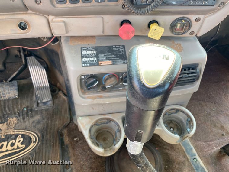 image for item HB9031 2005 Mack CXN613  semi truck