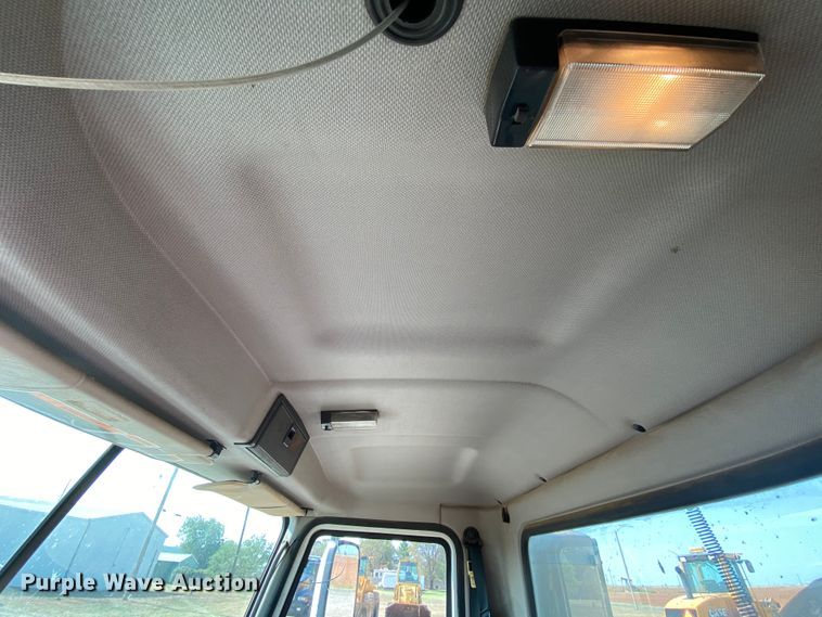 image for item HB9031 2005 Mack CXN613  semi truck