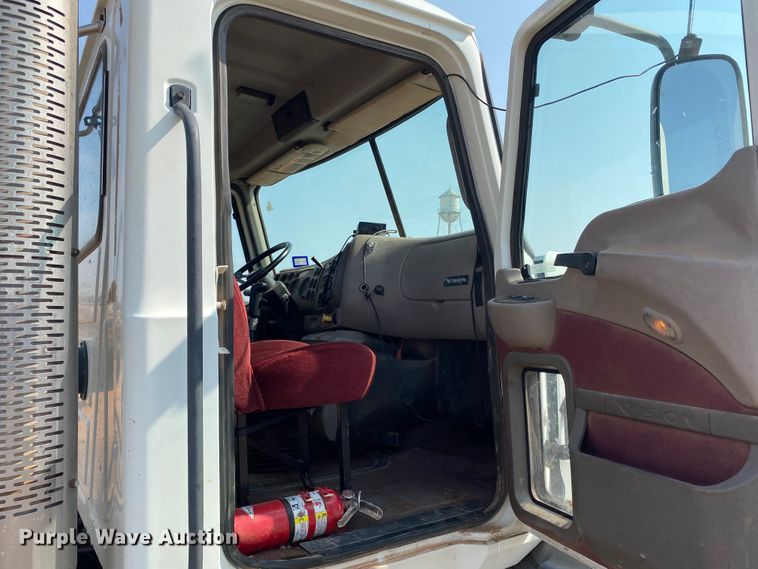 image for item HB9031 2005 Mack CXN613  semi truck