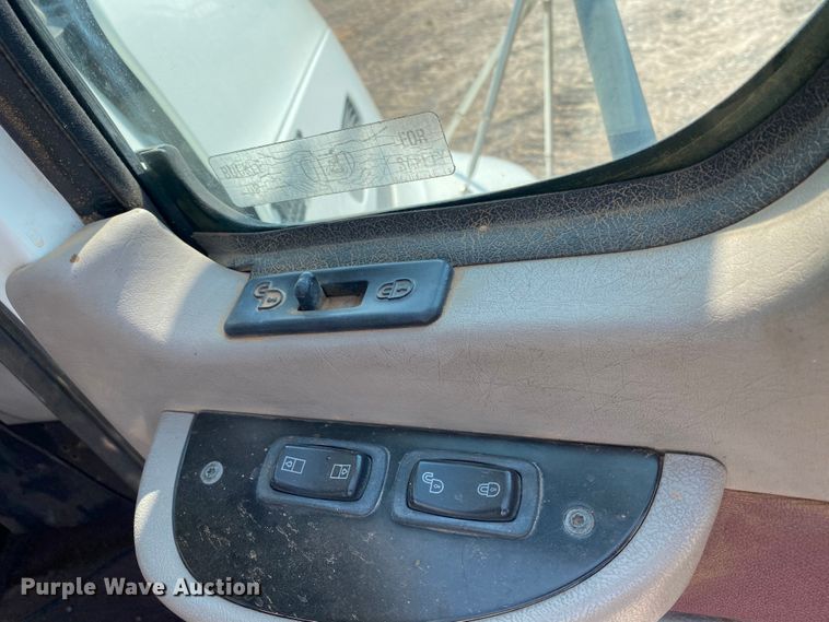 image for item HB9031 2005 Mack CXN613  semi truck