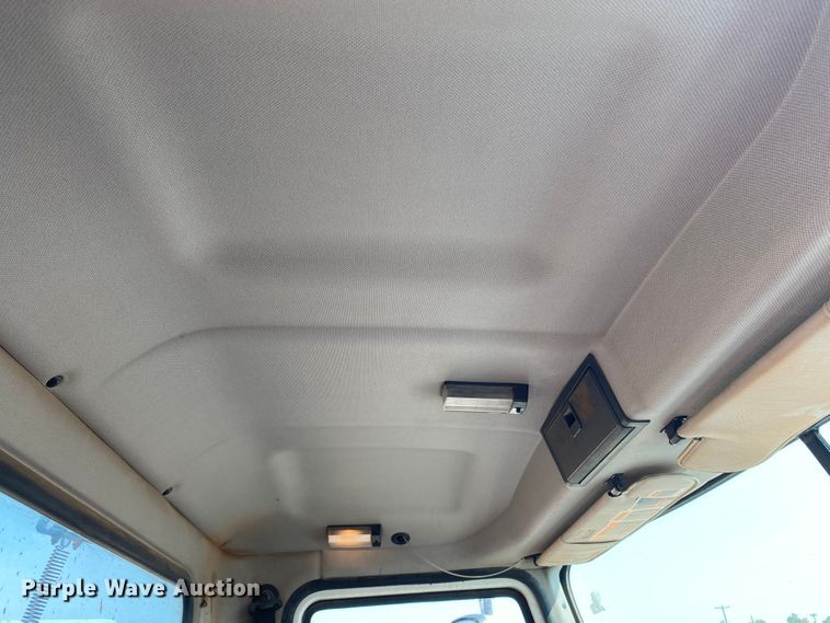 image for item HB9031 2005 Mack CXN613  semi truck