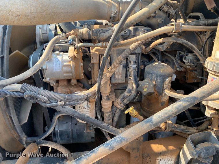 image for item HB9031 2005 Mack CXN613  semi truck