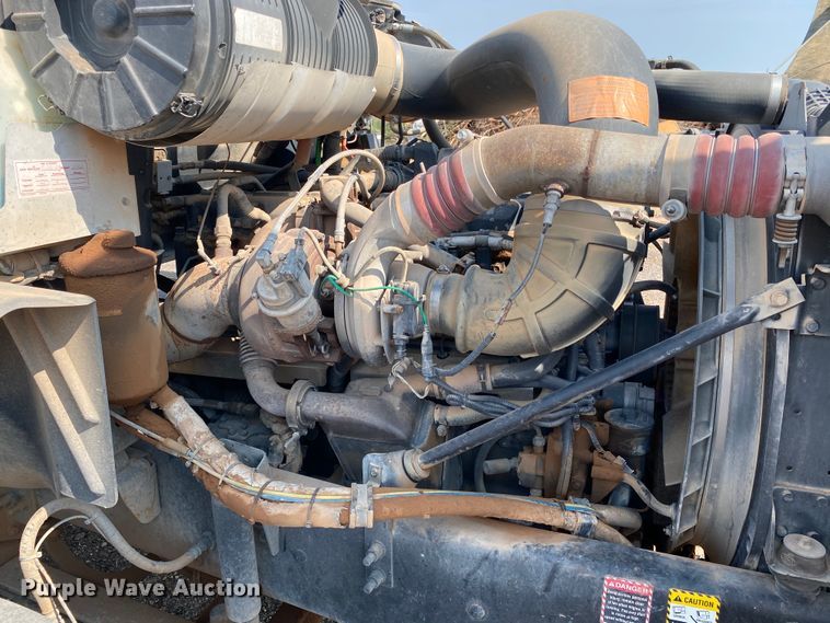 image for item HB9031 2005 Mack CXN613  semi truck