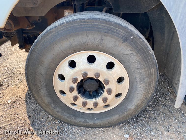 image for item HB9031 2005 Mack CXN613  semi truck