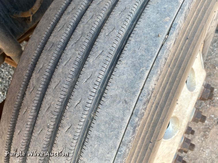 image for item HB9031 2005 Mack CXN613  semi truck