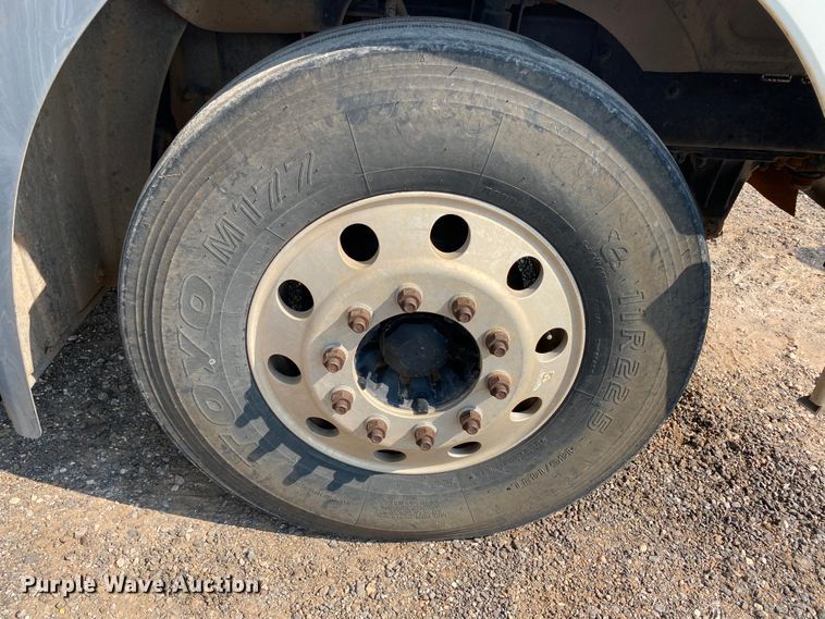 image for item HB9031 2005 Mack CXN613  semi truck