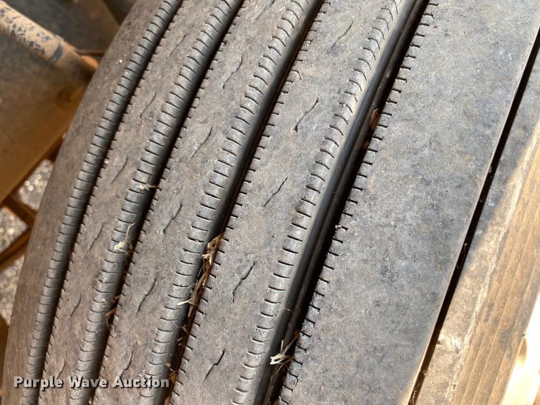 image for item HB9031 2005 Mack CXN613  semi truck