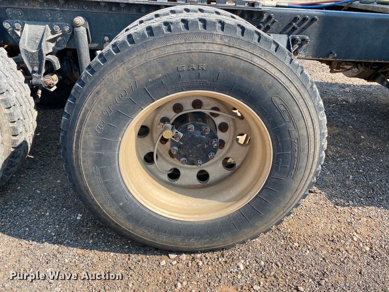 image for item HB9031 2005 Mack CXN613  semi truck