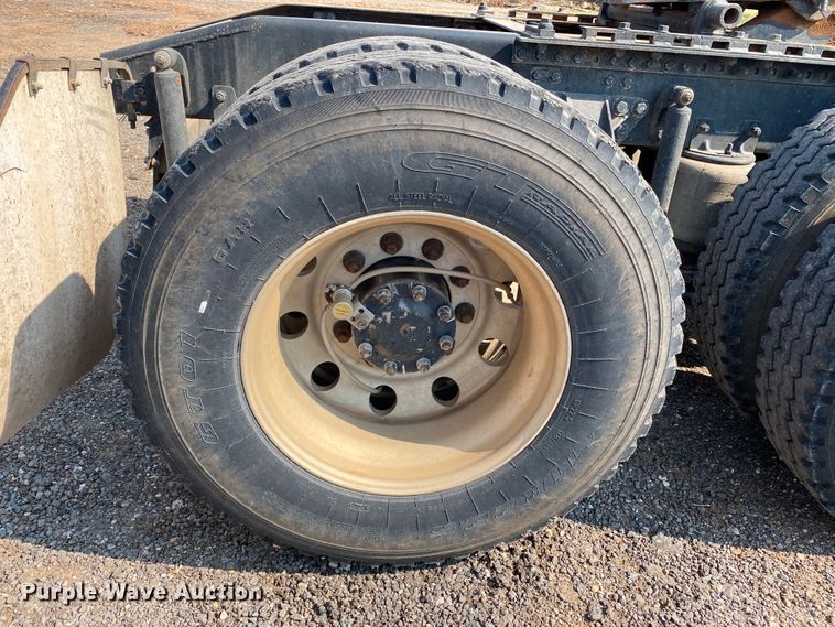 image for item HB9031 2005 Mack CXN613  semi truck