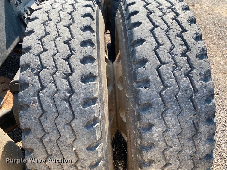 image for item HB9031 2005 Mack CXN613  semi truck