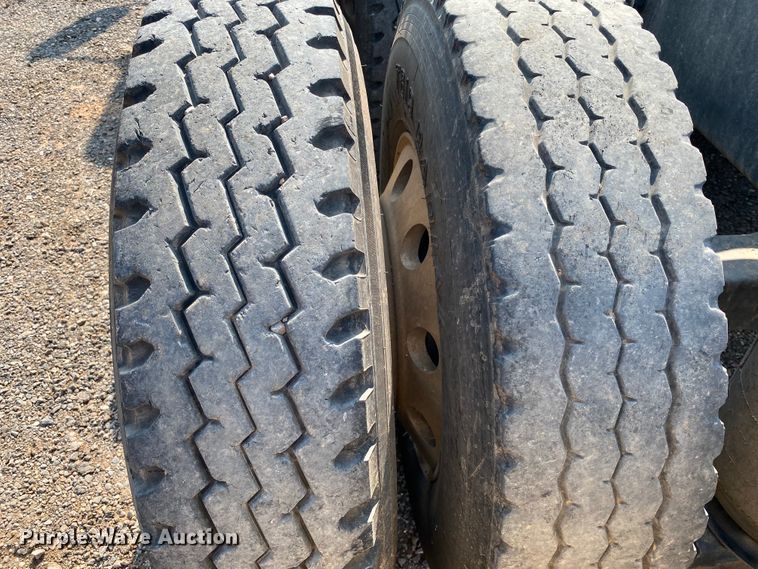 image for item HB9031 2005 Mack CXN613  semi truck