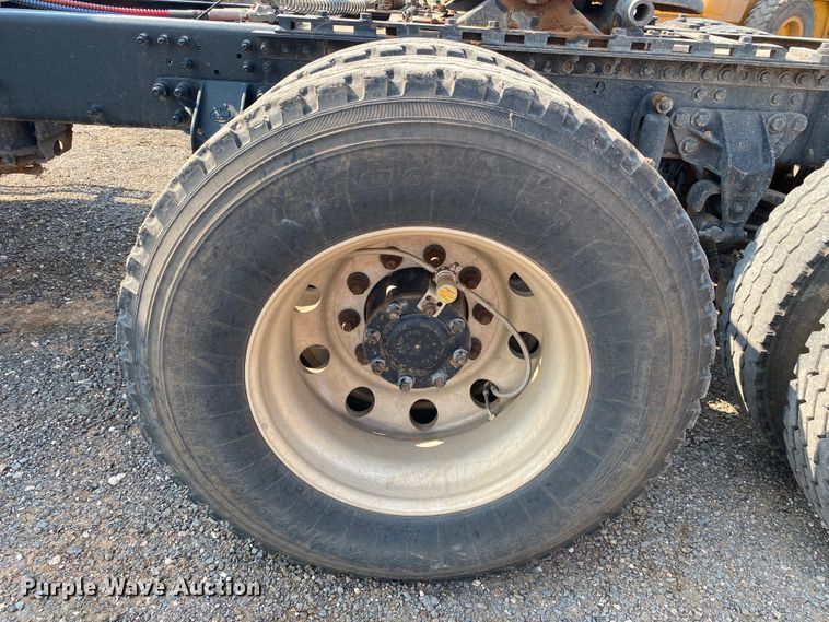 image for item HB9031 2005 Mack CXN613  semi truck