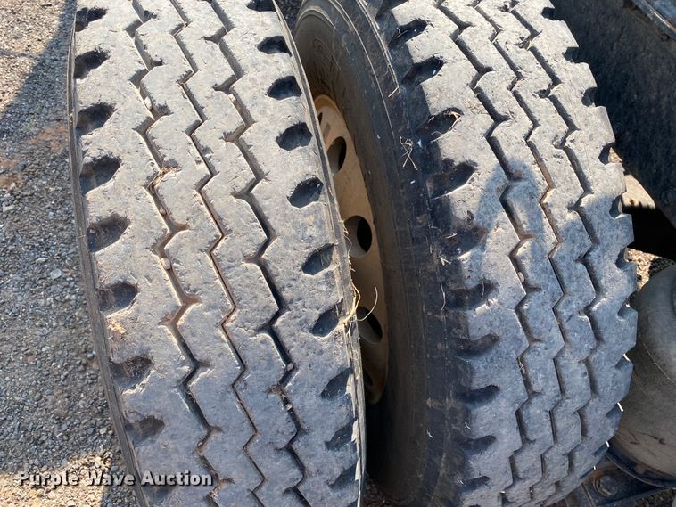 image for item HB9031 2005 Mack CXN613  semi truck