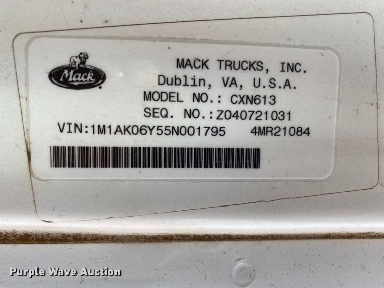 image for item HB9031 2005 Mack CXN613  semi truck