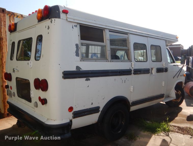 image for item HB9316 1981 Chevrolet G30  shuttle bus