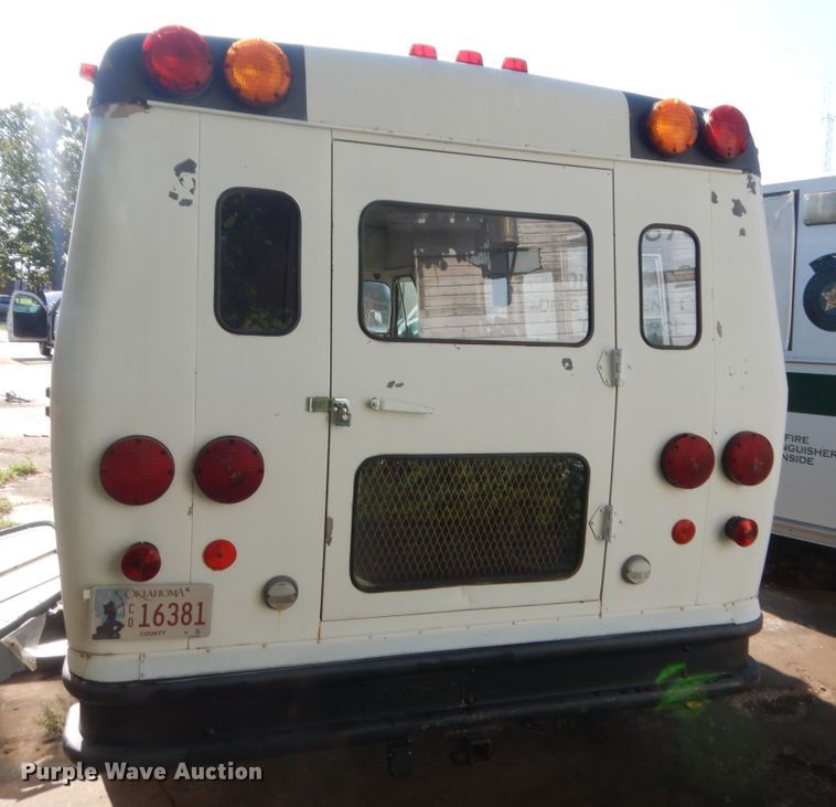 image for item HB9316 1981 Chevrolet G30  shuttle bus