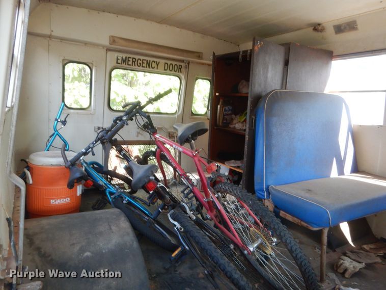 image for item HB9316 1981 Chevrolet G30  shuttle bus