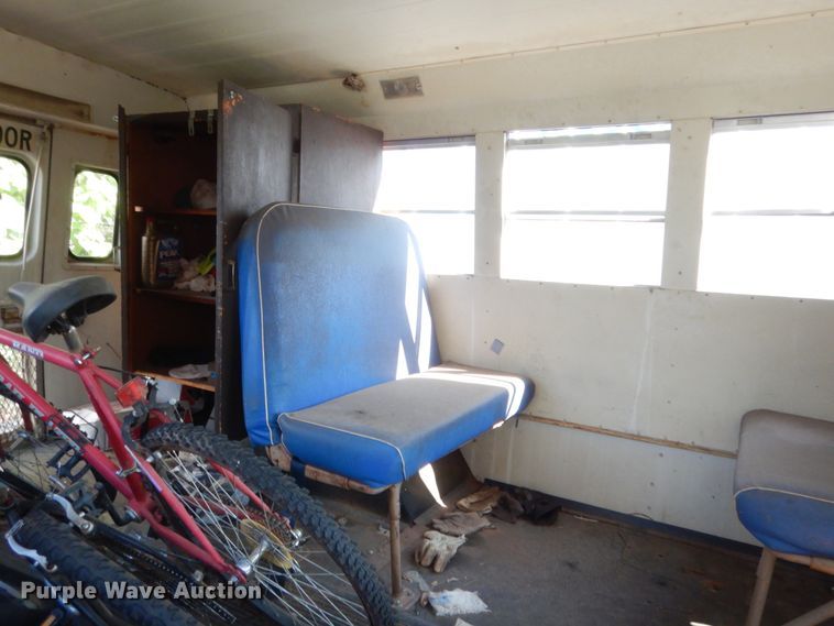 image for item HB9316 1981 Chevrolet G30  shuttle bus