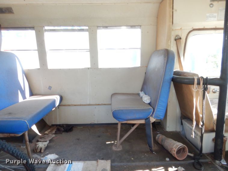 image for item HB9316 1981 Chevrolet G30  shuttle bus