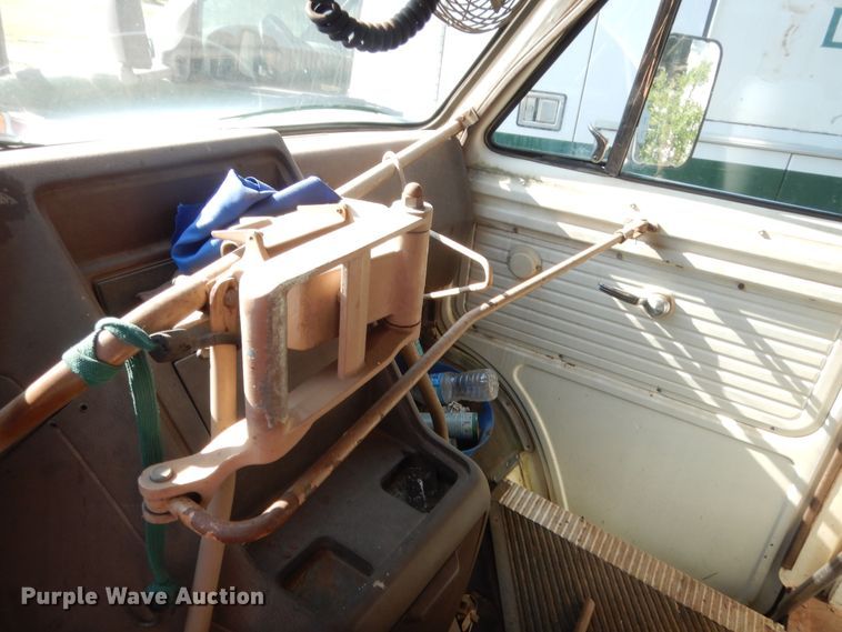 image for item HB9316 1981 Chevrolet G30  shuttle bus