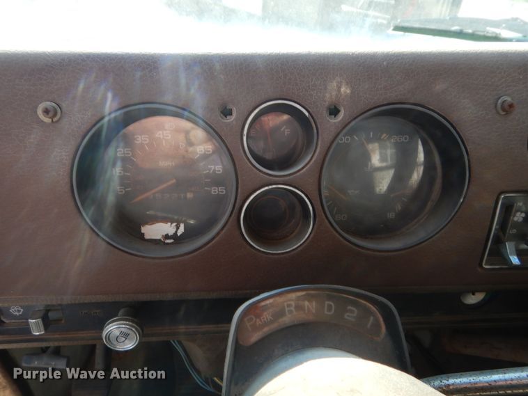 image for item HB9316 1981 Chevrolet G30  shuttle bus