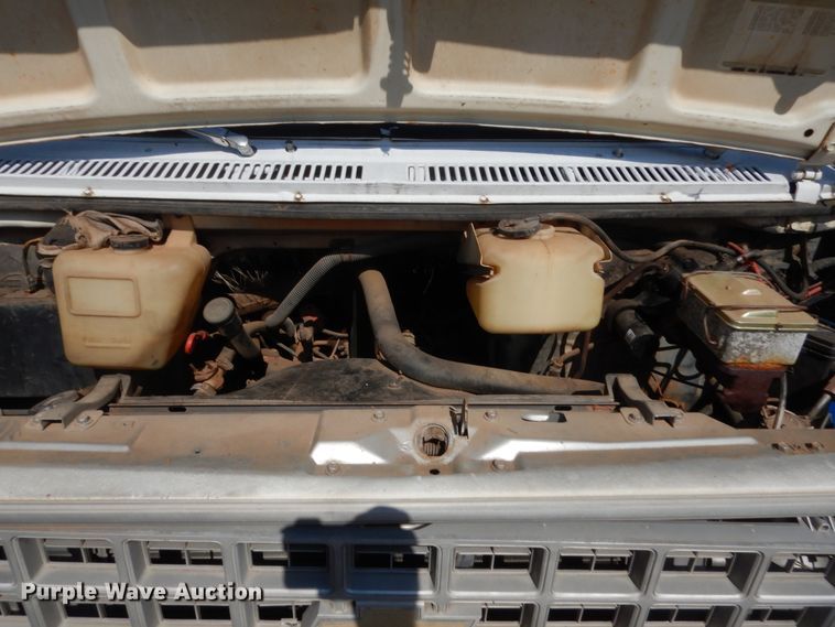 image for item HB9316 1981 Chevrolet G30  shuttle bus