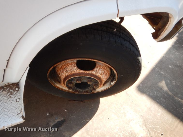 image for item HB9316 1981 Chevrolet G30  shuttle bus