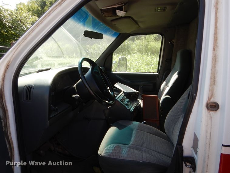 image for item HB9317 1995 Ford Econoline E350  ambulance