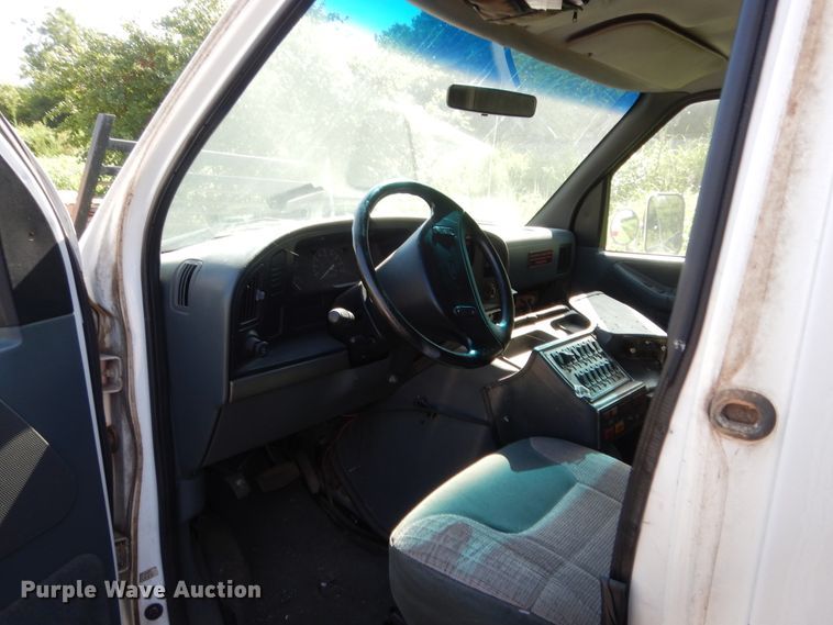 image for item HB9317 1995 Ford Econoline E350  ambulance