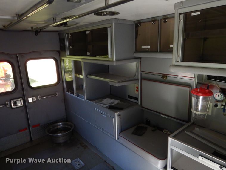 image for item HB9317 1995 Ford Econoline E350  ambulance