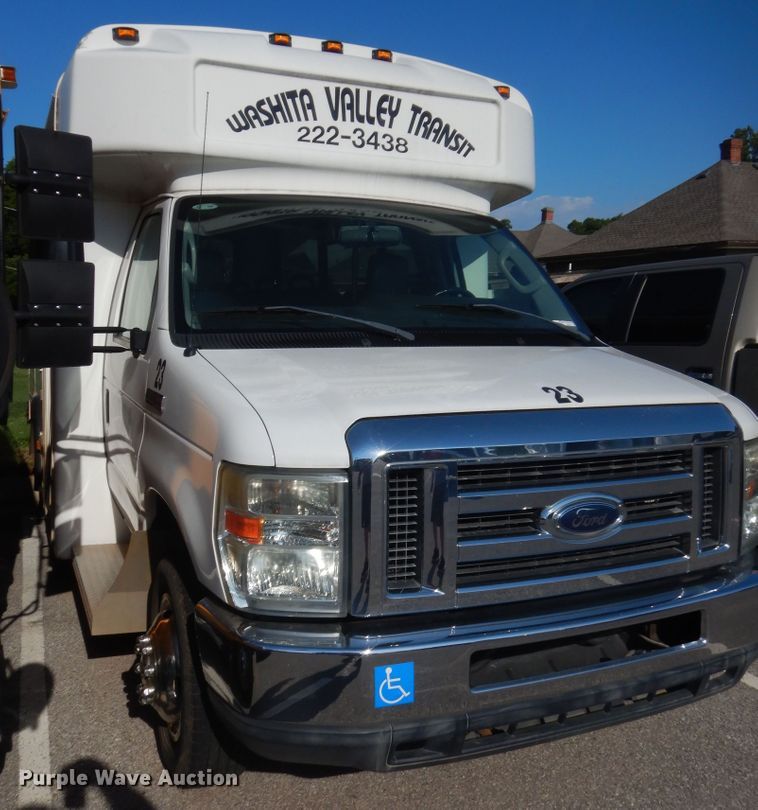 image for item HB9347 2011 Ford E350 Super Duty  shuttle bus