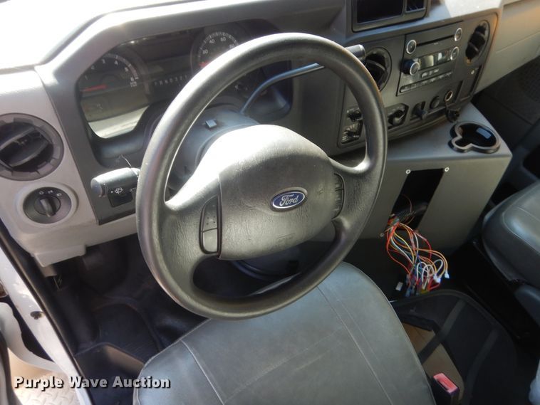 image for item HB9347 2011 Ford E350 Super Duty  shuttle bus