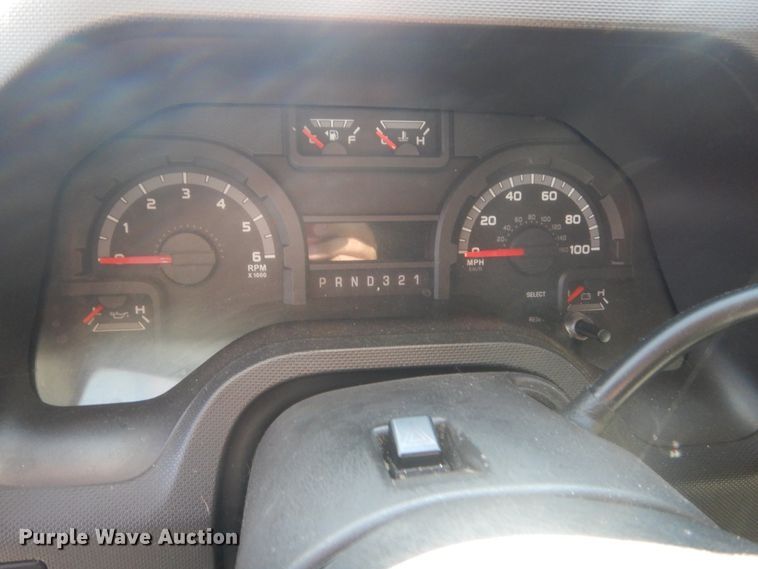 image for item HB9347 2011 Ford E350 Super Duty  shuttle bus