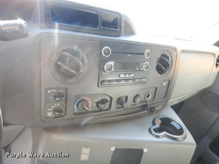 image for item HB9347 2011 Ford E350 Super Duty  shuttle bus