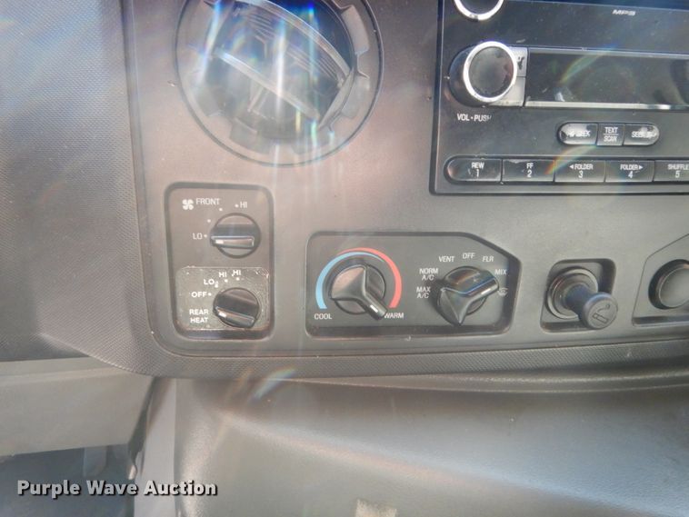 image for item HB9347 2011 Ford E350 Super Duty  shuttle bus